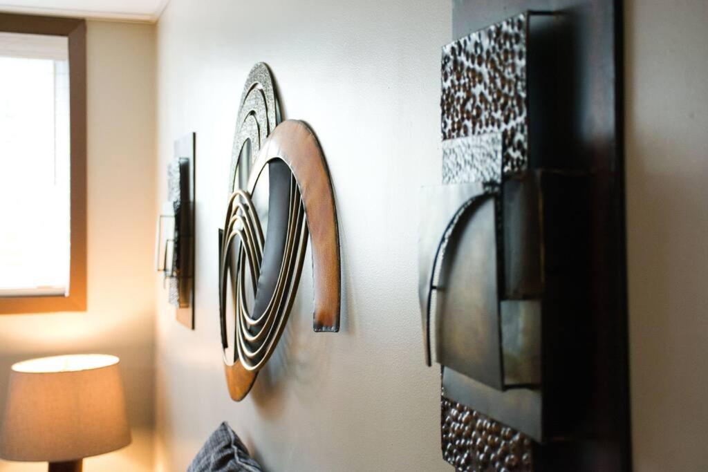 Yeg Chic Luxury Accommodation Edmonton Buitenkant foto