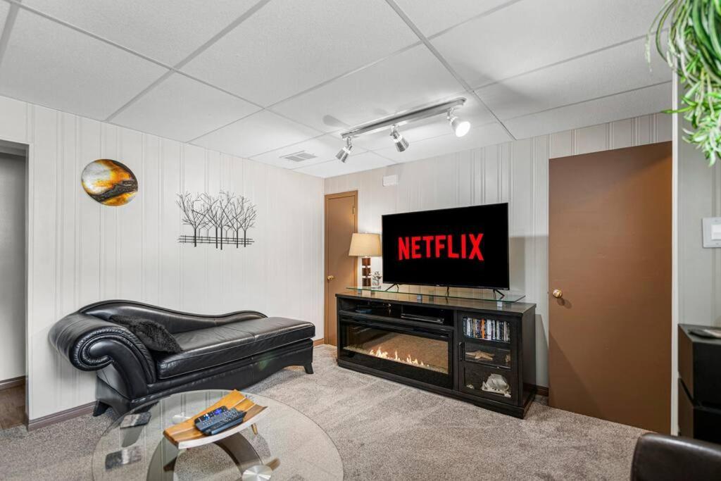 Yeg Chic Luxury Accommodation Edmonton Buitenkant foto